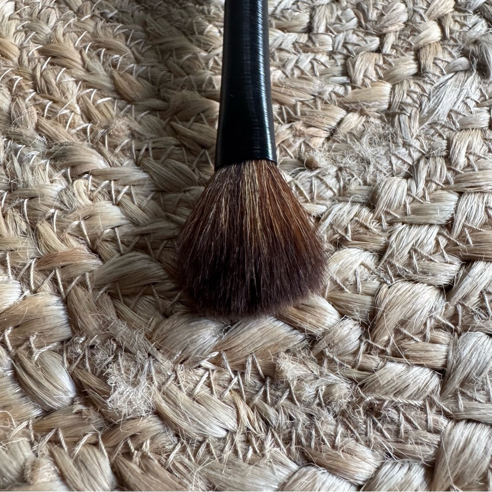 Lawless Multi-Use Powder Brush - Picture 5 of 9
